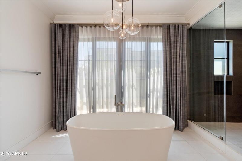 Soaking Tub & Steam Shower