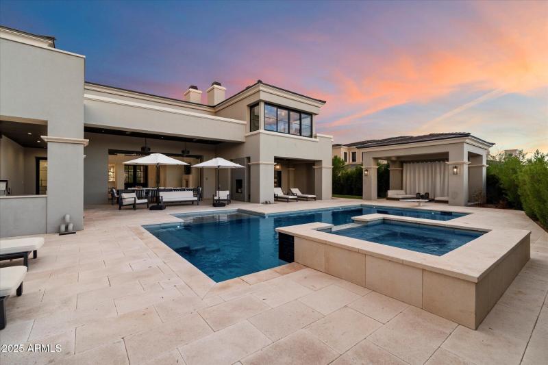 Resort Style Pool & Spa