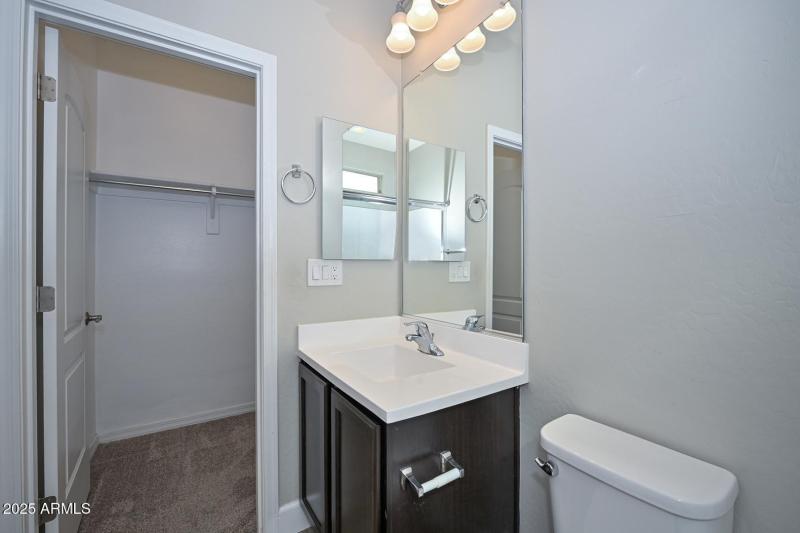 Ensuite-Walk in Closet