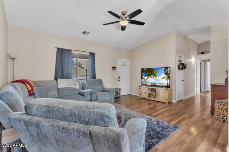 134004389344613554_134004389270281959_DS