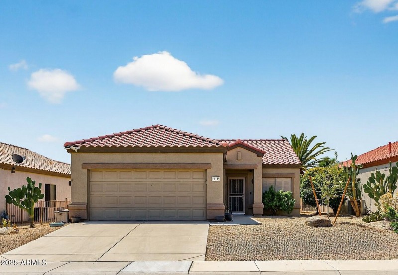 03_15735_W_Arrowhead_Dr3_mls