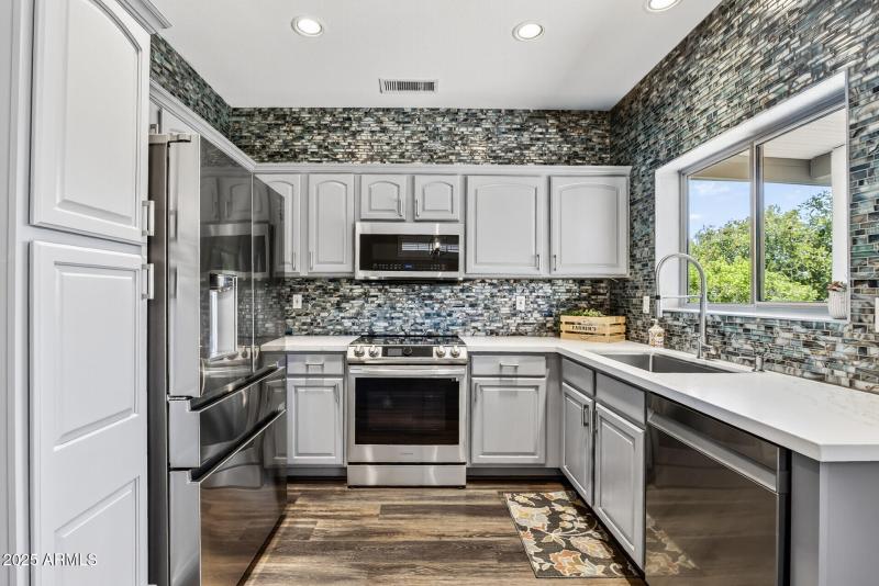 17_15735_W_Arrowhead_Dr16_mls