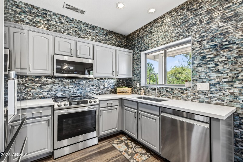 19_15735_W_Arrowhead_Dr18_mls