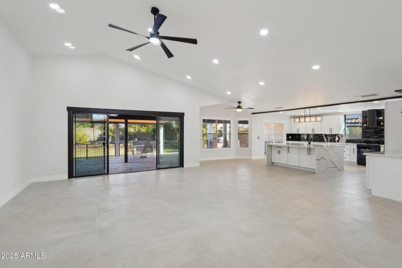 9-web-or-mls-E Estrid Ave-009