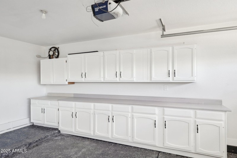 33-web-or-mls-E Estrid Ave-033