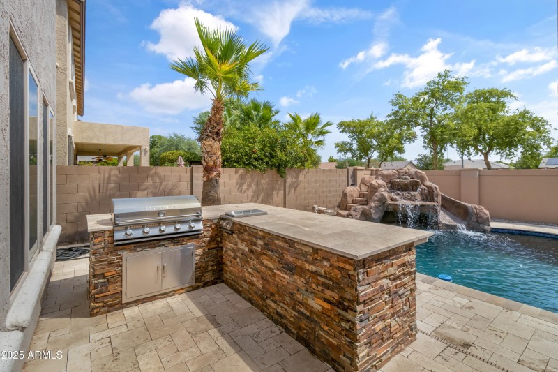 Outdoor Kitchen Seating for 6