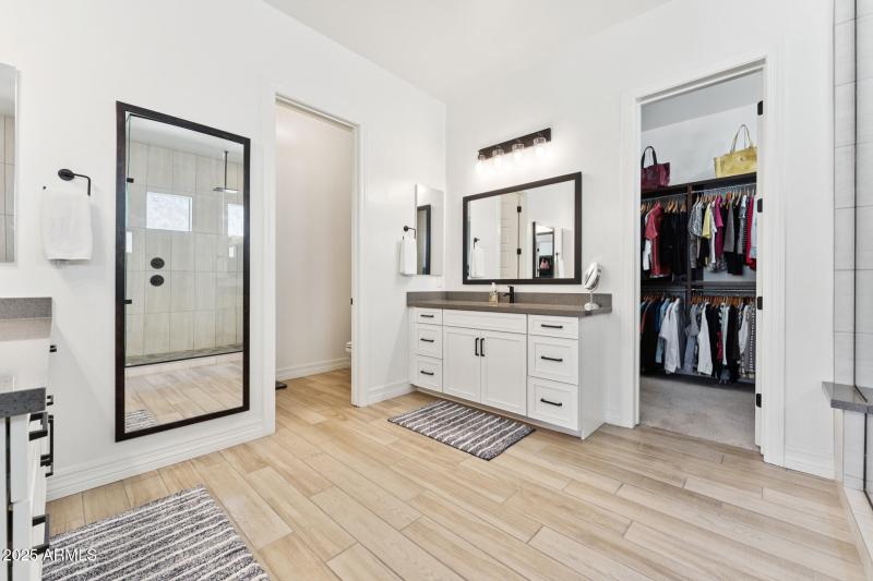 020-primary-bathroom