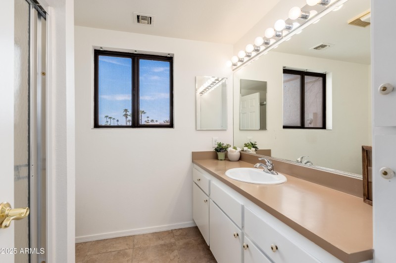 Primary Suite 2 Bathroom