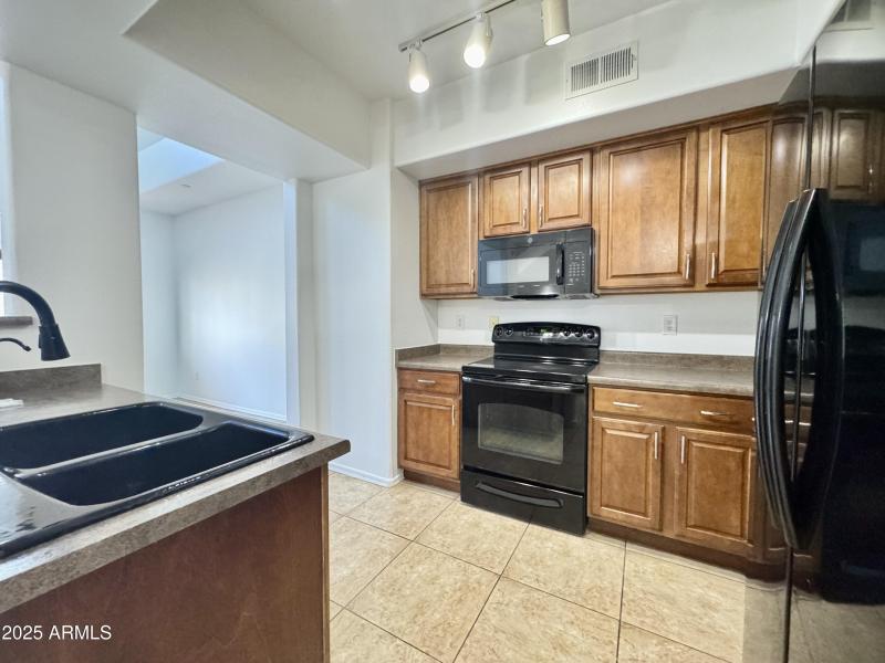 F5345D7F-59F3-4C58-9A9D-225F7908D4B7_1_2