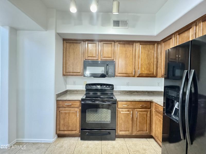 9D89C7F9-78E6-402B-944F-D22BF7E53C29_1_2