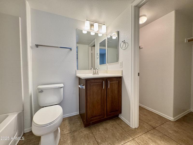 26600605-59AD-4A01-ADBA-2505F342F966_1_2