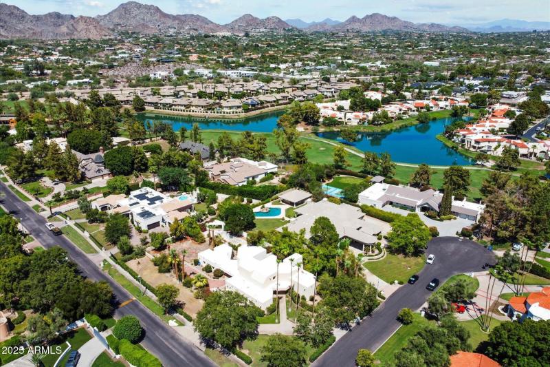 Nearby Lakes community