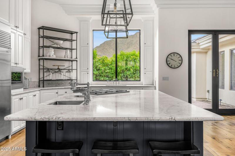 16luxury kitchen_lights off2