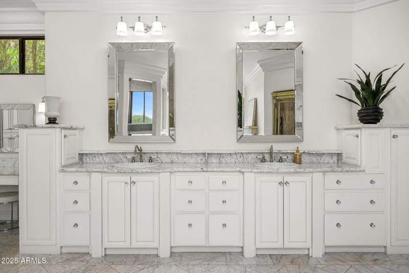 26primary bathroom_double vanity