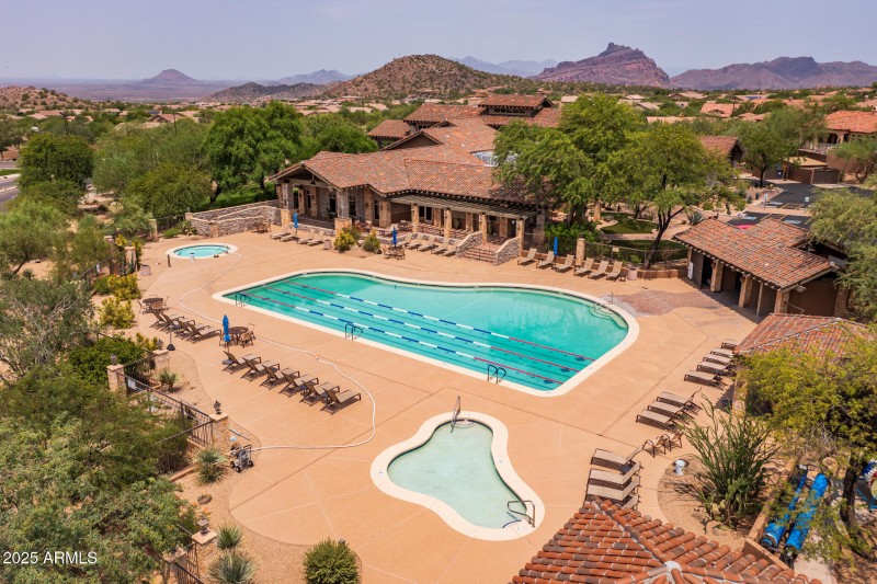 4) Las Sendas Community