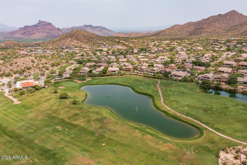 11) Las Sendas Community