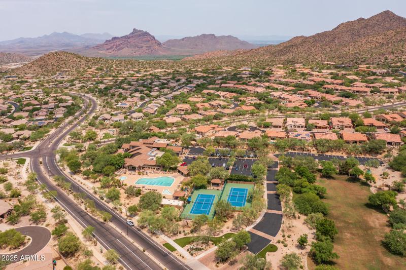 17) Las Sendas Community