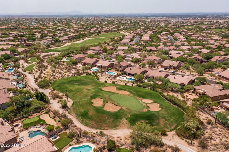 18) Las Sendas Community