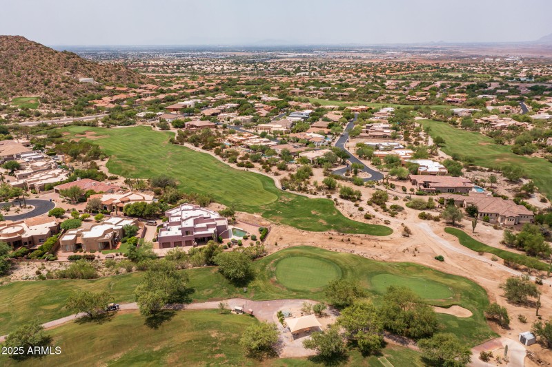 19) Las Sendas Community