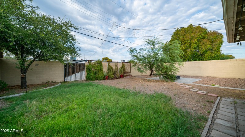 7514 E Moreland St Exterior Photos-6