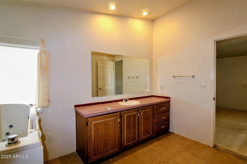 7520c861-627c-4cb4-99b4-042090430637-941