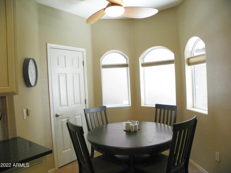 urban vr Eat In Kitchen Table