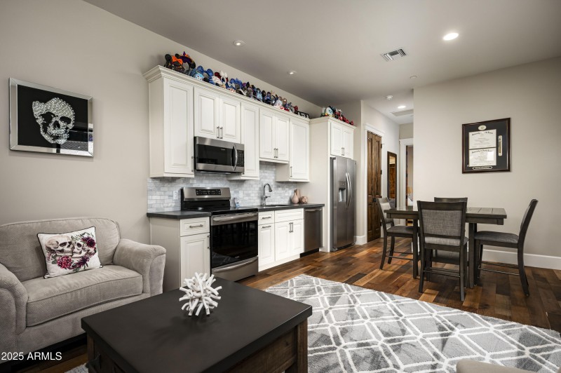 Guest House - Full Kitchen