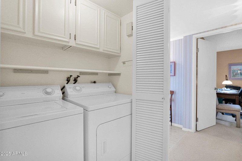 Laundry with washerdryer