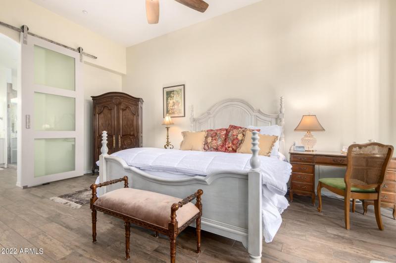 huge master w/barn doors