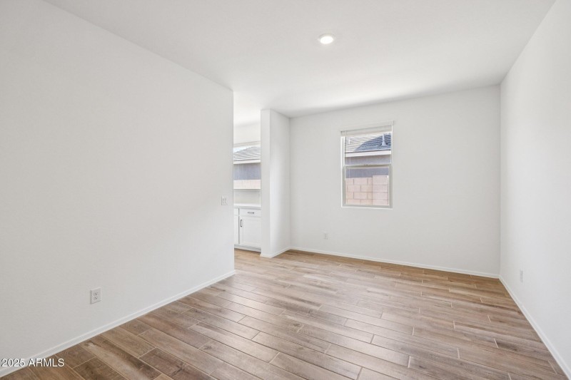 5-web-or-mls-W Cansados Rd-S2408-005