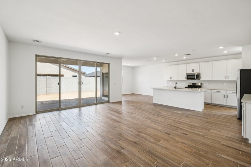 6-web-or-mls-W Cansados Rd-S2408-006