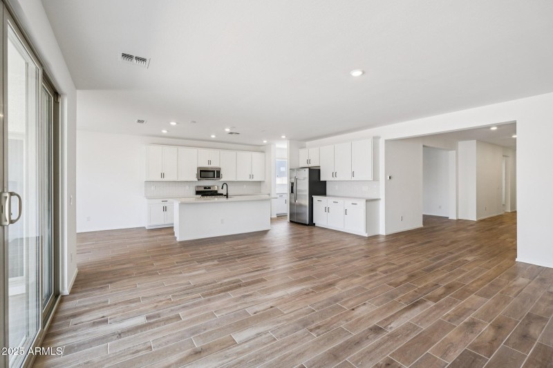 7-web-or-mls-W Cansados Rd-S2408-007