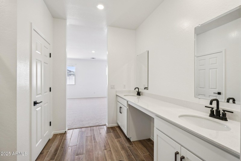 26-web-or-mls-W Cansados Rd-S2408-026