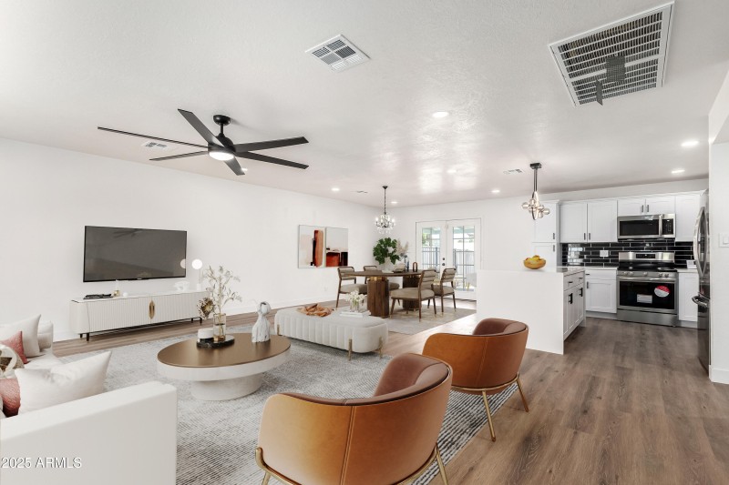 Family RoomVirtual Staging