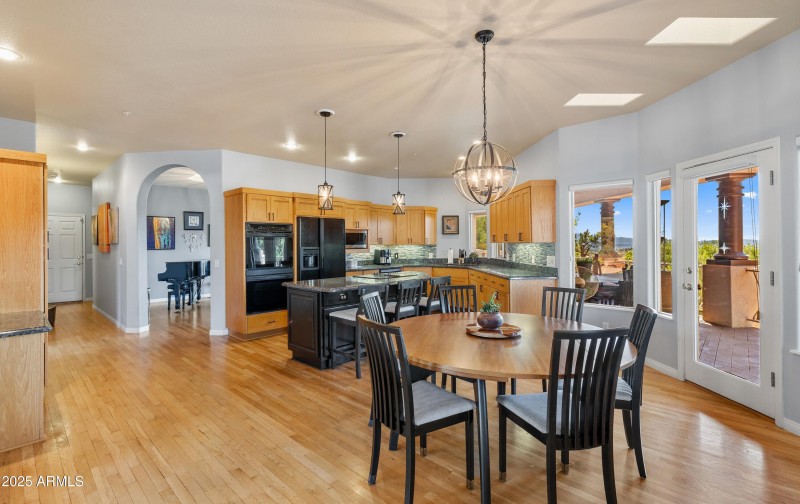 Look at the size of this kitchen!
