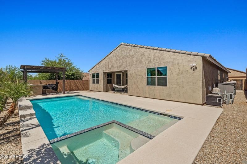 Play Pool and Jacuzzi