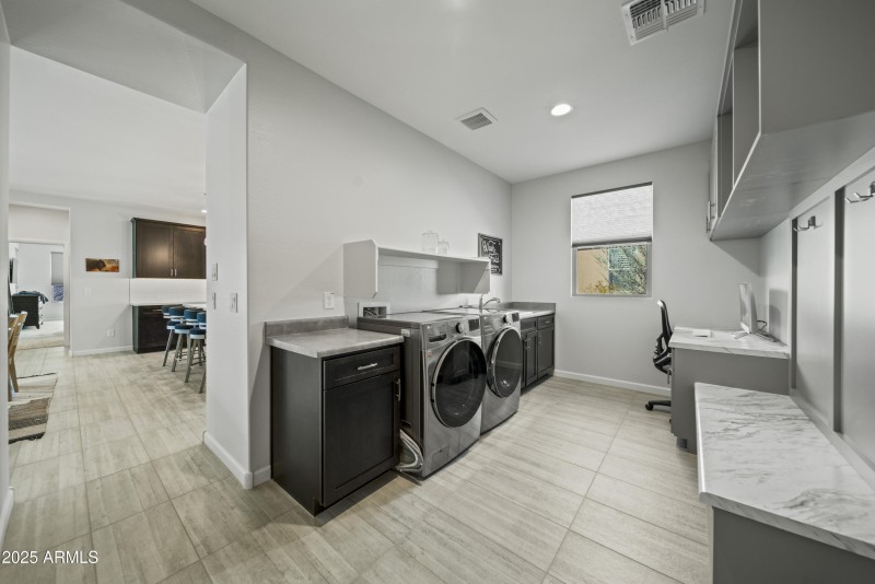 3399 Phantom St00027