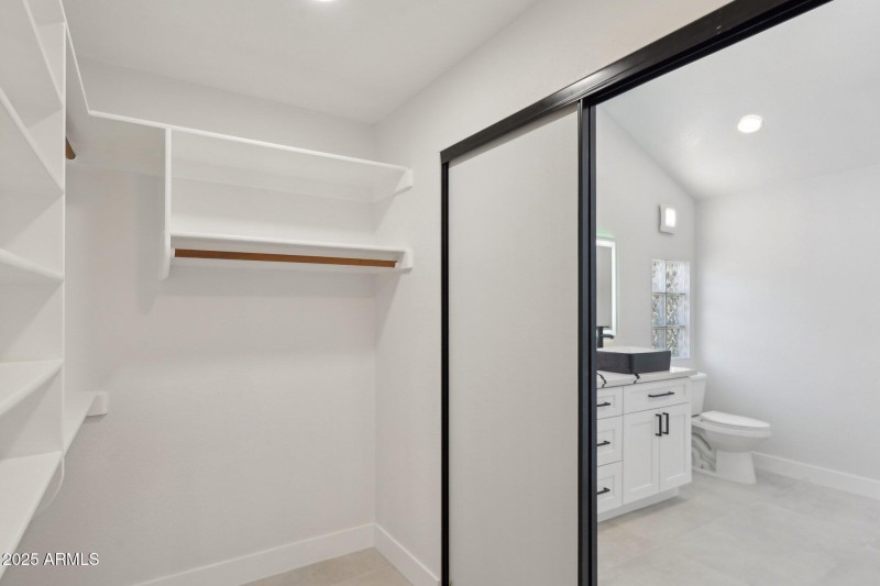 30-web-or-mls-E Estrid Ave-030