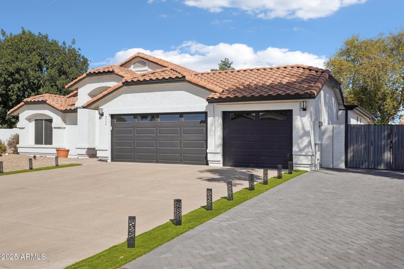 4-web-or-mls-E Estrid Ave-004