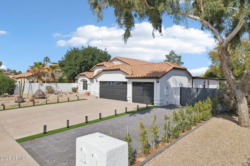 41-web-or-mls-E Estrid Ave-041