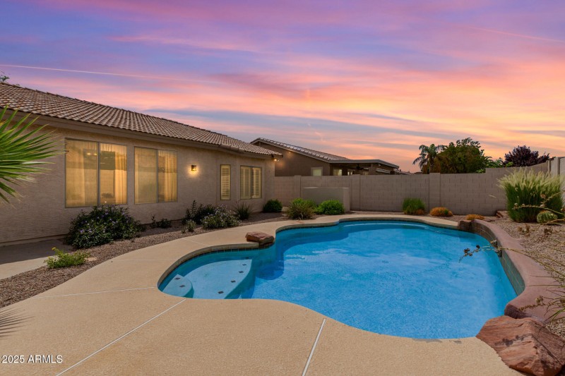 Enjoy beautiful AZ sunsets by the pool!