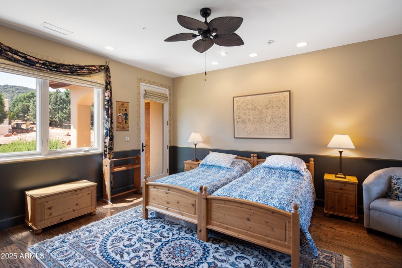 JL_90ViaDelViento-interiors-Bedrooms-04