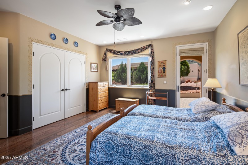 JL_90ViaDelViento-interiors-Bedrooms-06