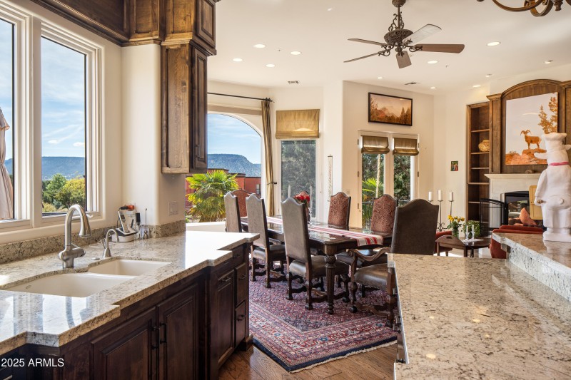 JL_90ViaDelViento-interiors-CommonAreas-