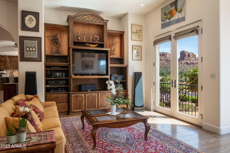 JL_90ViaDelViento-interiors-CommonAreas-