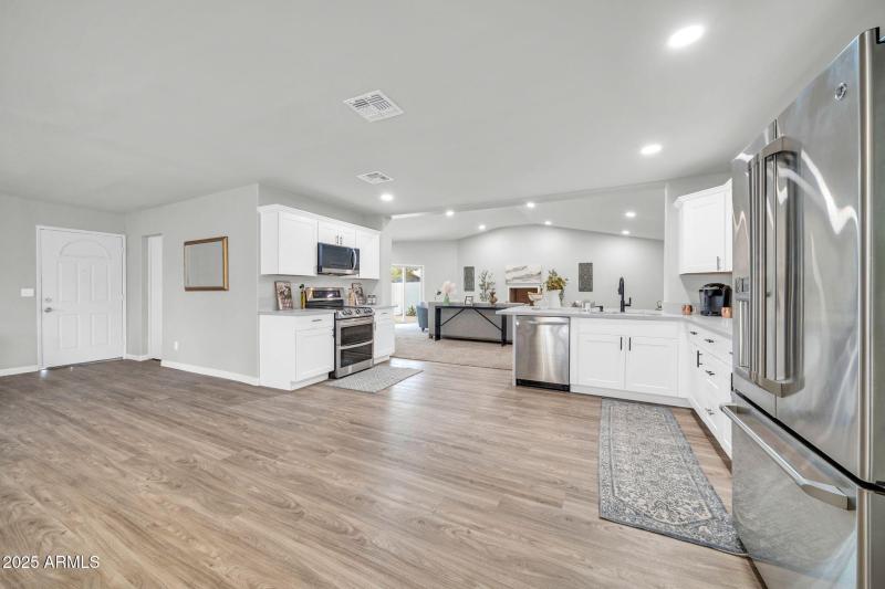 4301 E Bluefield Ave-14