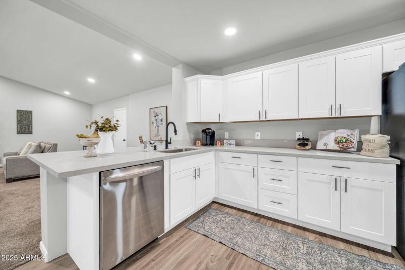 4301 E Bluefield Ave-15