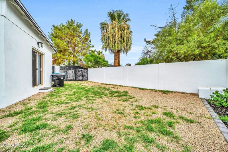 4301 E Bluefield Ave-30