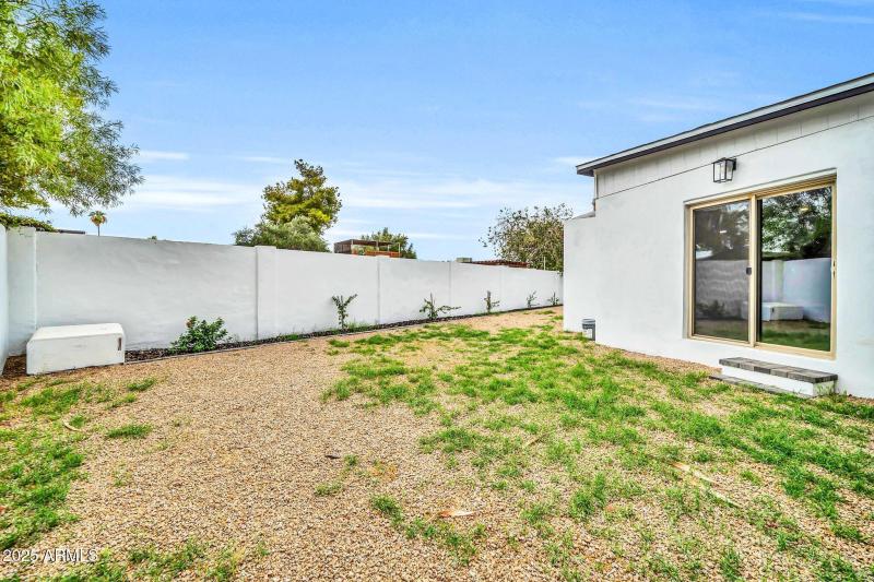 4301 E Bluefield Ave-32