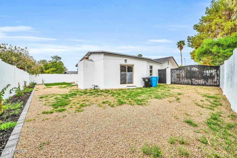 4301 E Bluefield Ave-34